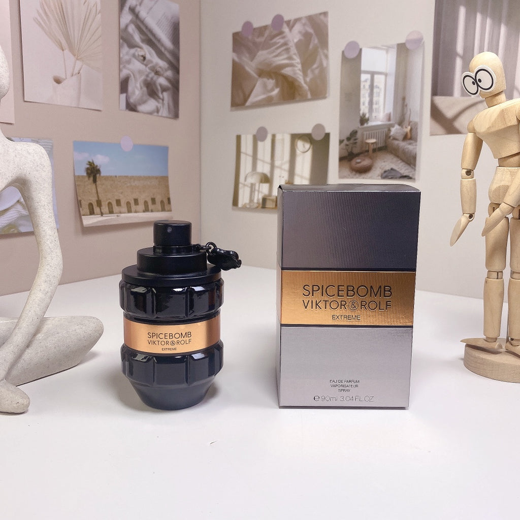 viktor&rolf *T39  SPICEBOMB 90ml