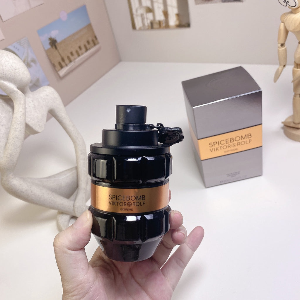 viktor&rolf *T39  SPICEBOMB 90ml