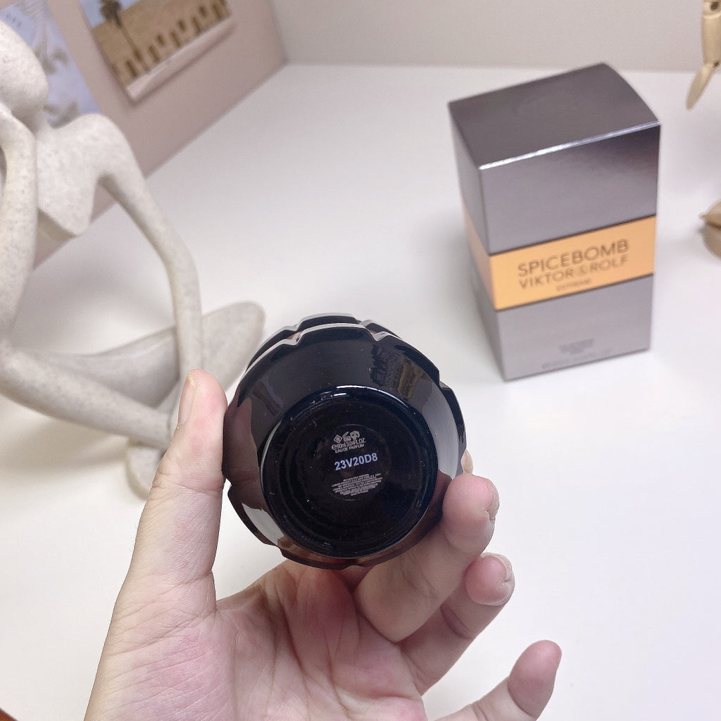 viktor&rolf *T39  SPICEBOMB 90ml