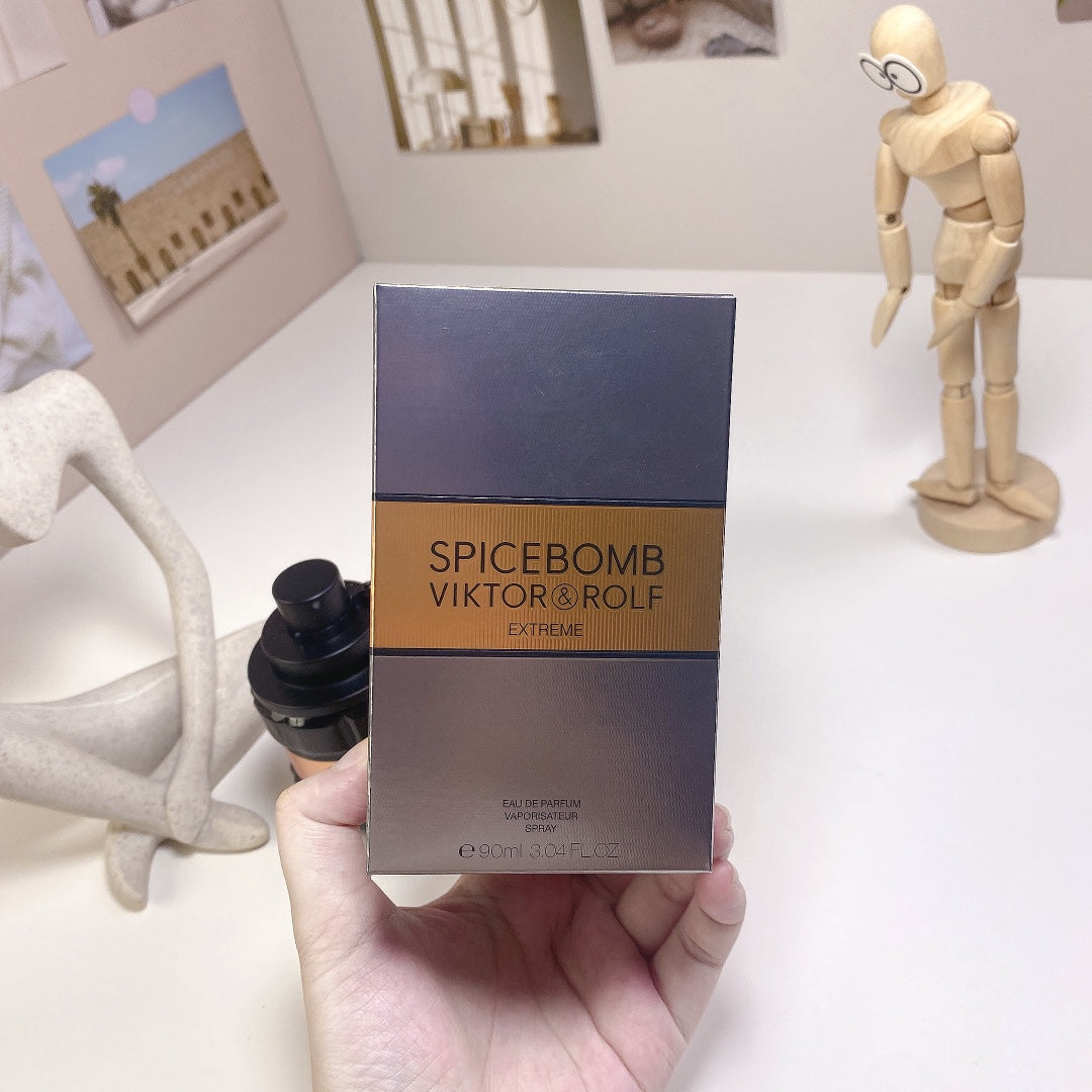viktor&rolf *T39  SPICEBOMB 90ml